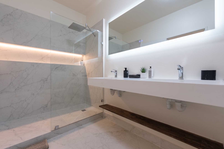 2 Bedroom Property for Sale in Sea Point Western Cape